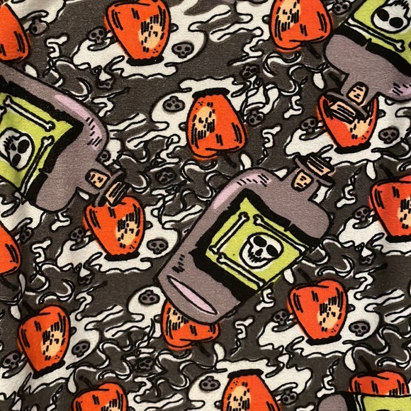 Vintage LuLaRoe Halloween potion leggings shades of grey - Picture 2 of 4